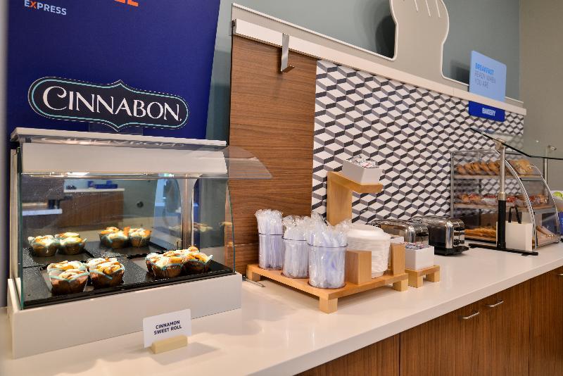 Holiday Inn Express Melbourne West By Ihg West Melbourne Zewnętrze zdjęcie